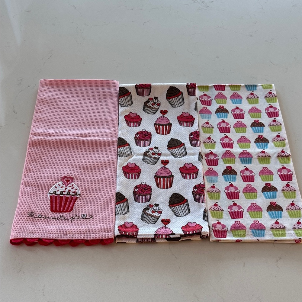 Hearts & Cupcake Themed Kitchen Towels Set NEW ✨